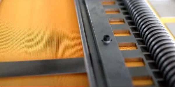 Working filter paper automatic folding machine