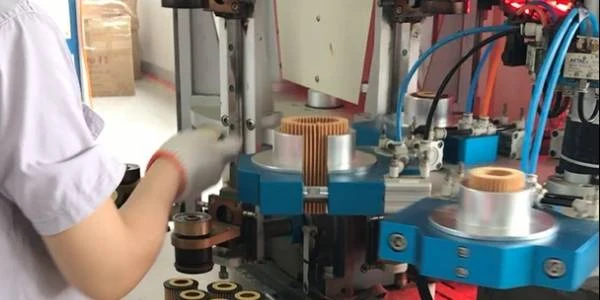 Use the equipment to assemble end caps and inner tubes with filter paper.