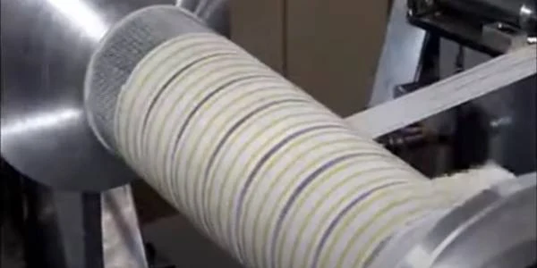 The hot melt adhesive machine is applying glue to the filter element.