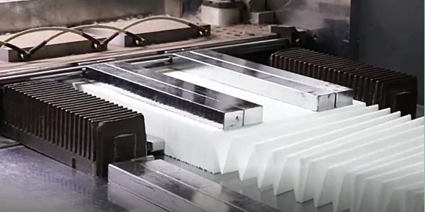 The pleating machine forms the filter material into pleats.