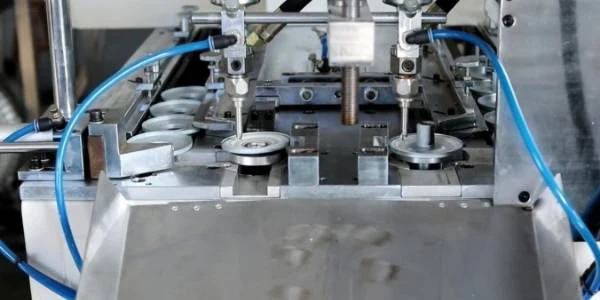 End cap gluing machine for end cap bonding
