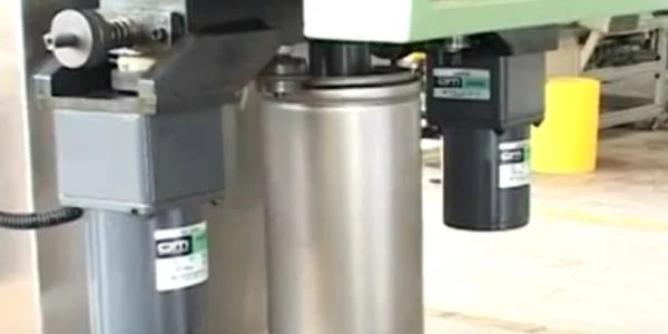 The rotary sealing production line assembles the filter element and housing.