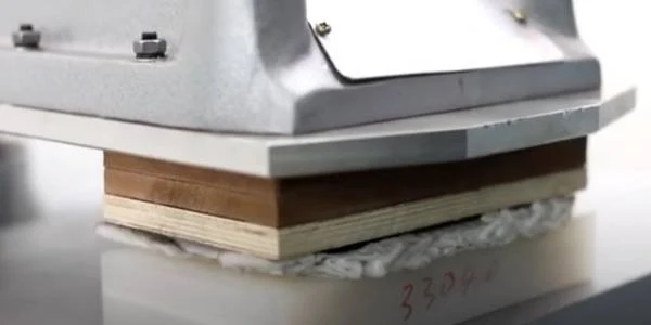 Trim the filter element with a cutting machine.