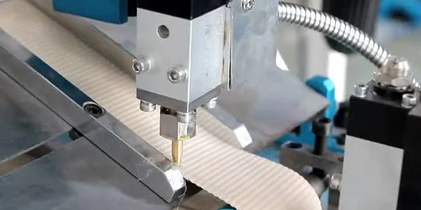 The fully automatic paper pleating machine is pleating the filter paper.